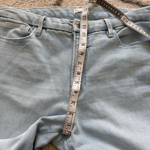 Good American Good Legs Flare Light Wash Jeans
Fray Hem H740 Wide Leg 15 / 34 - Picture 8 of 12